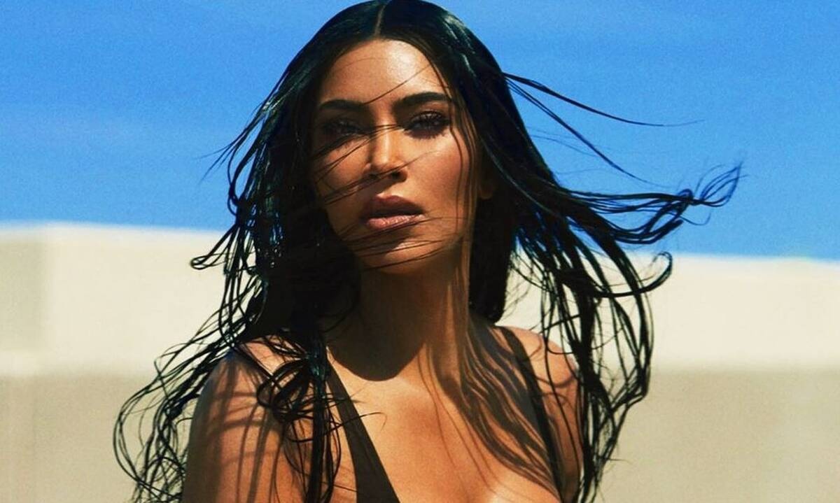 Παγκόσμια ημέρα γέλιου: Πασίγνωστη Ελληνίδα υποδύεται την Kim και το αποτέλεσμα είναι απολαυστικό