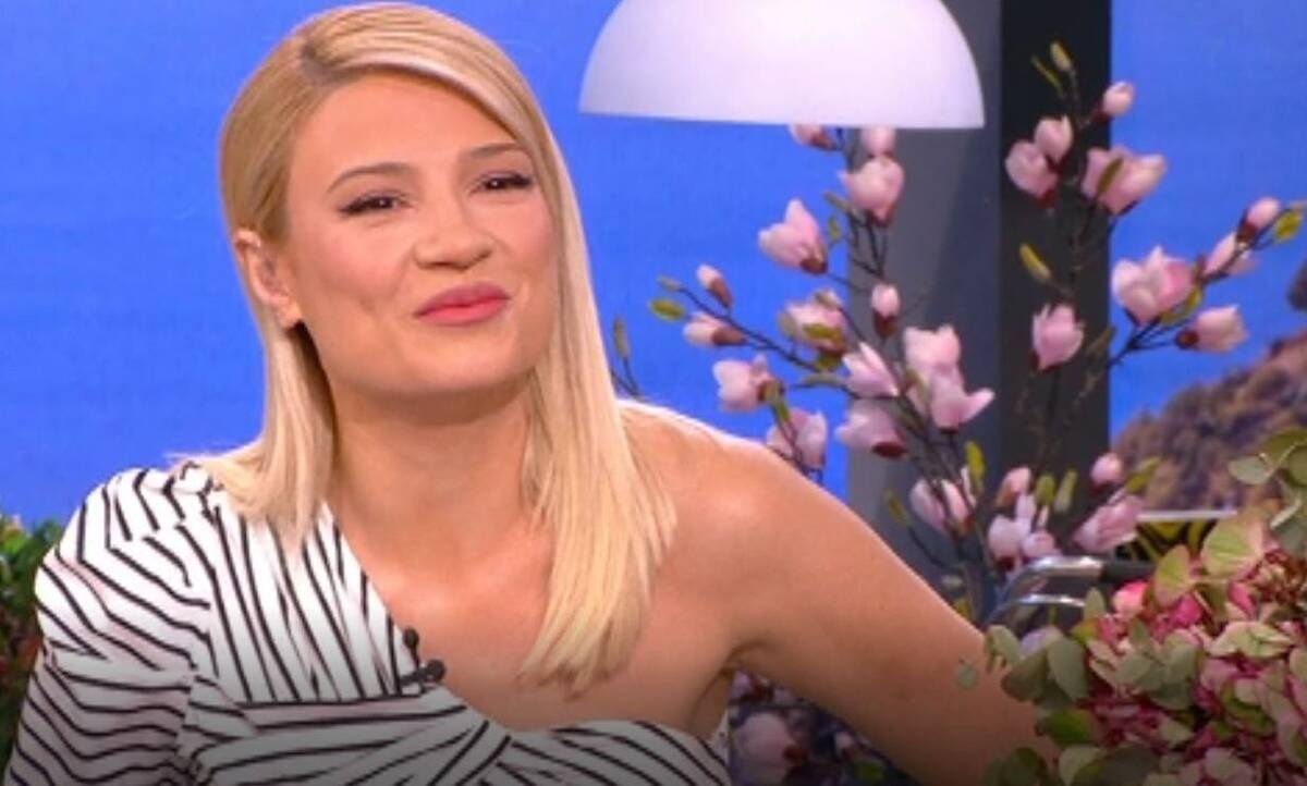 Το πρωινό: Ποιος επέστρεψε σήμερα στην εκπομπή; Χαρούμενη η Φαίη Σκορδά! (Photos-Video)