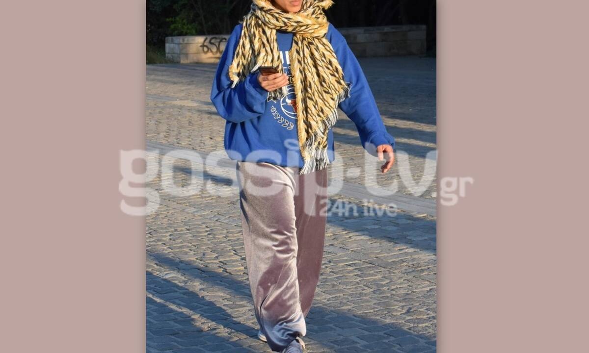 Εντάξει, η καραντίνα μας «έκαψε» τον εγκέφαλο! Δες πώς βγήκε γνωστή τραγουδίστρια στο κέντρο