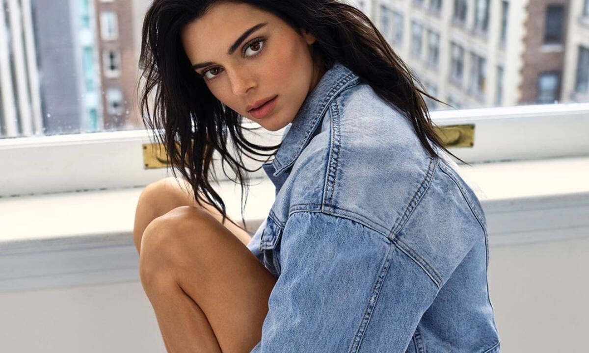Η Kendall Jenner λανσάρει ρούχα για καλό σκοπό!