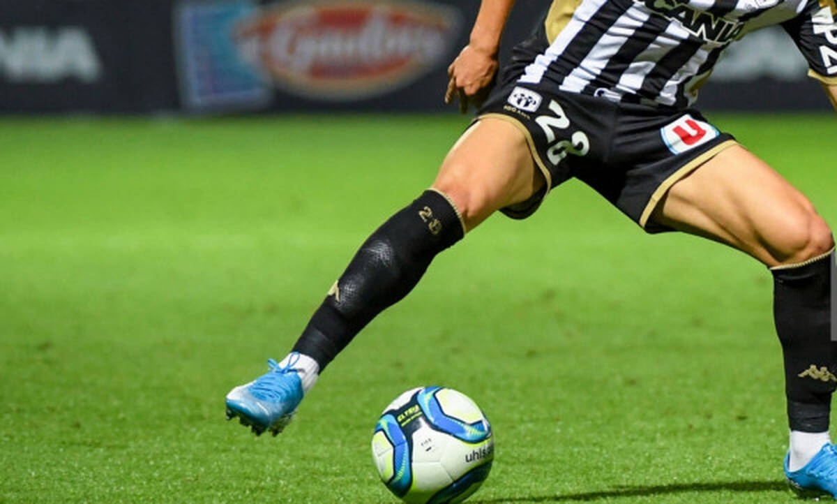 Ποδοσφαιριστής συνελήφθη για δημόσιο αυνανισμό! (pics)