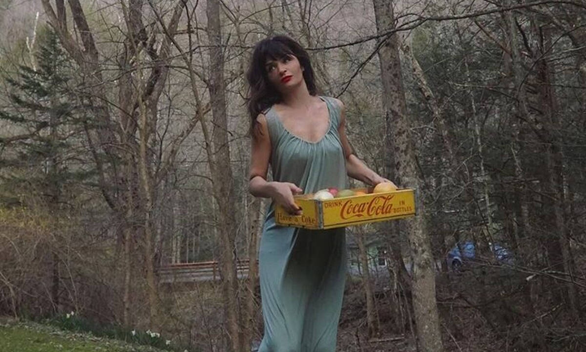 Το σπίτι της Helena Christensen στην εξοχή νομίζεις πως έχει ξεπηδήσει από όνειρο