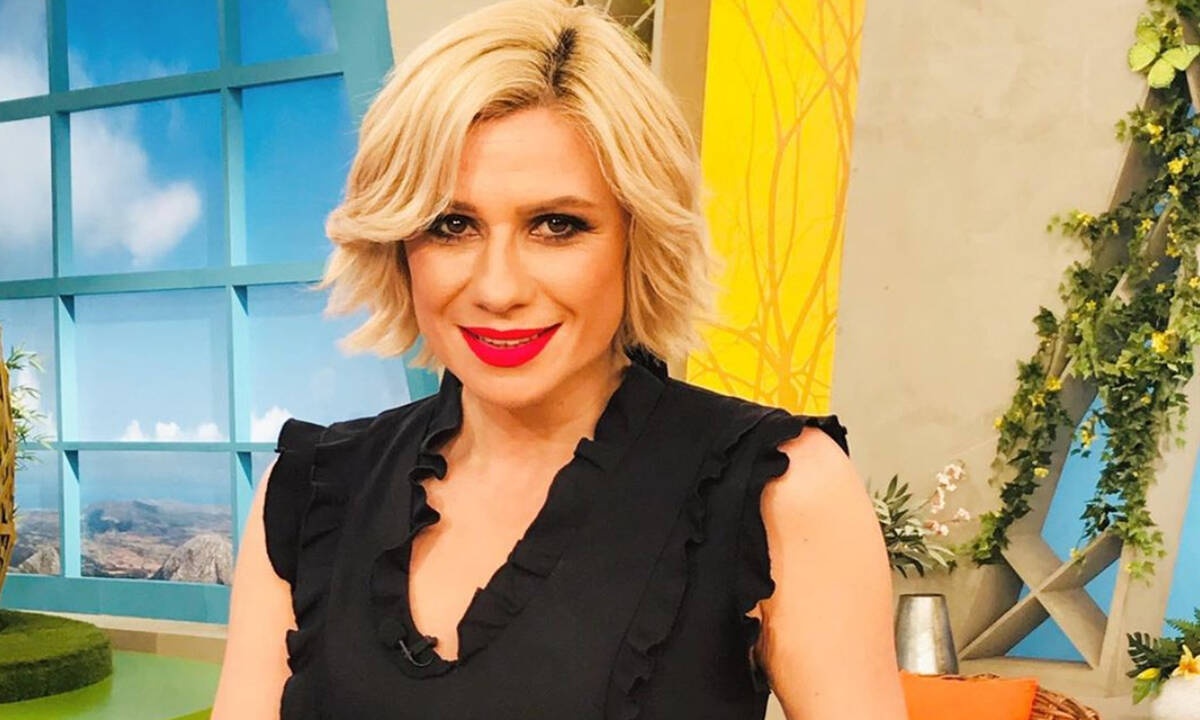 Κατερίνα Καραβάτου: Μας δείχνει για πρώτη φορά φωτογραφία του γιου της από το μαιευτήριο