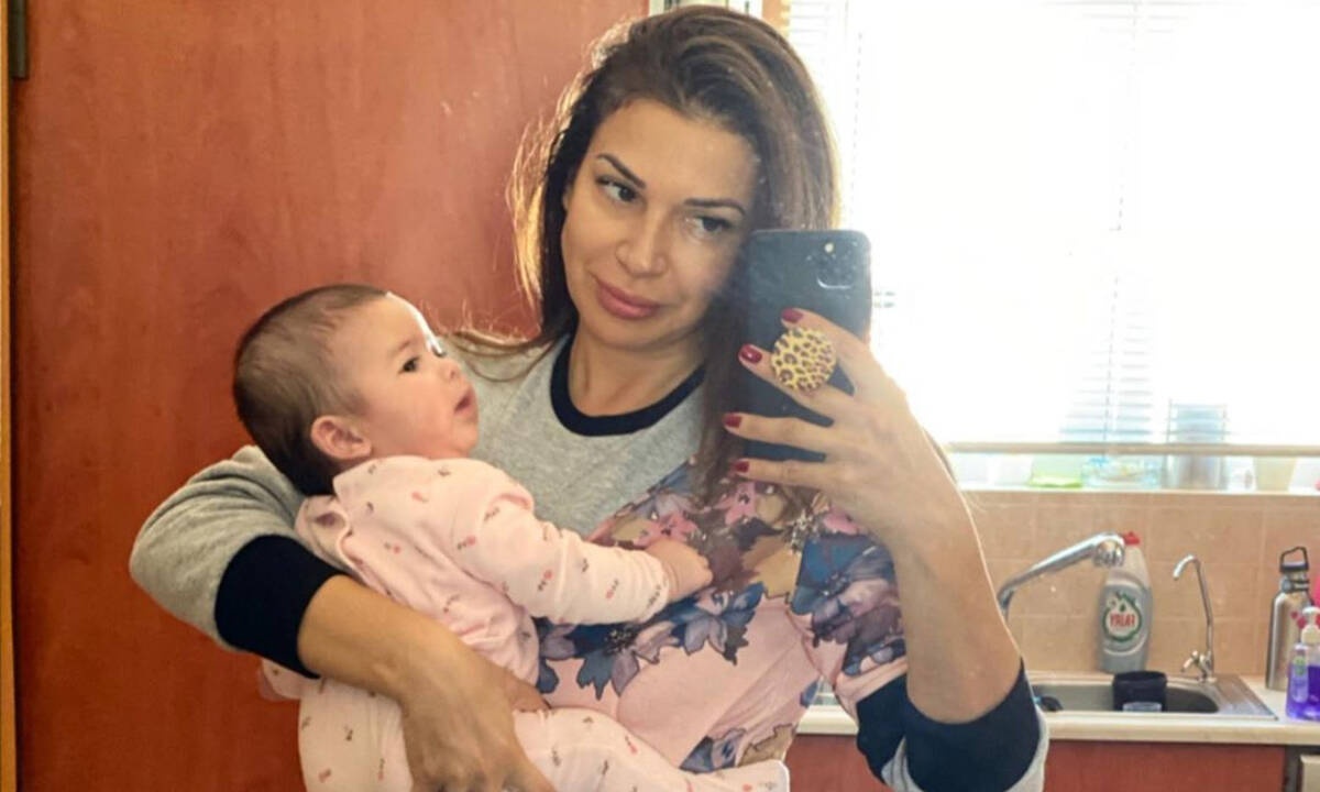 Ξετρελαθήκαμε! Ούτε που φαντάζεστε τι έβαλε η Ελένη Χατζίδου στο μπαλκόνι για την κόρη της (pic)