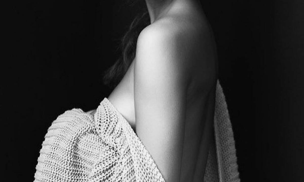 Διάσημη μαμά αποκάλυψε ότι θα αφαιρέσει τα ενθέματα σιλικόνης από το στήθος της (pics)