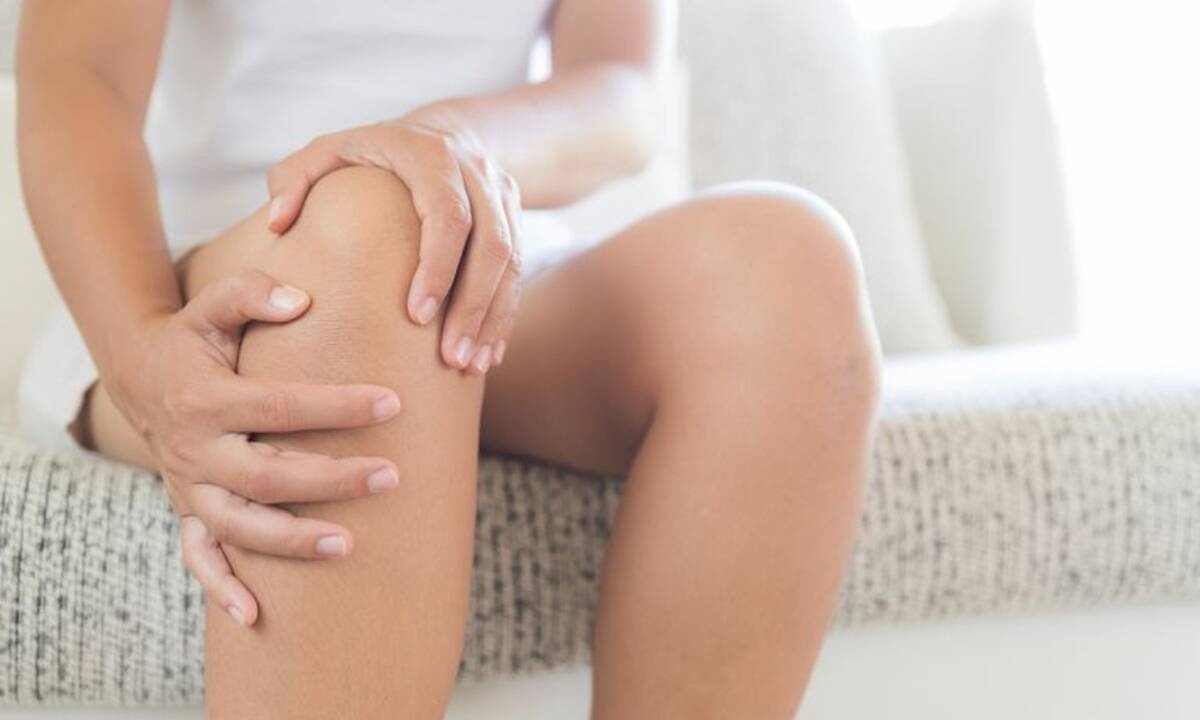 Νυχτερινές κράμπες στα πόδια: Όλες οι πιθανές αιτίες (εικόνες)