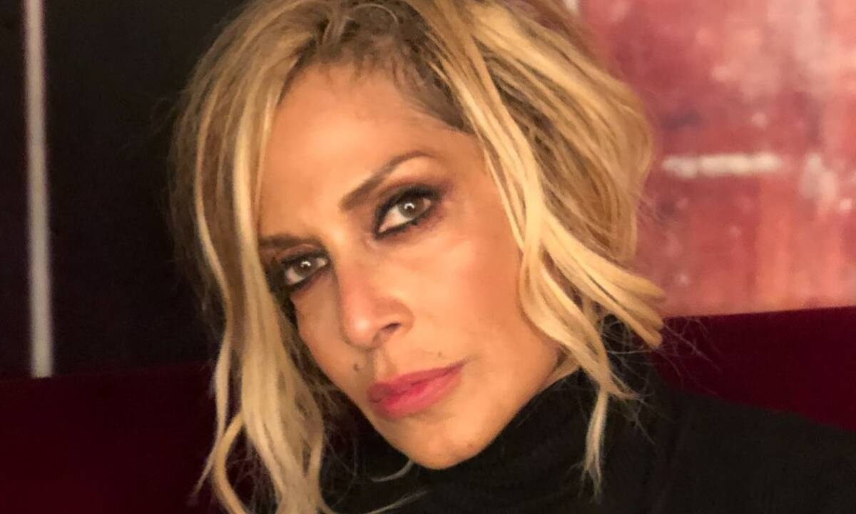 Αγνώριστη η Άννα Βίσση: Πιο ανανεωμένη από ποτέ στις νέες φωτογραφίες