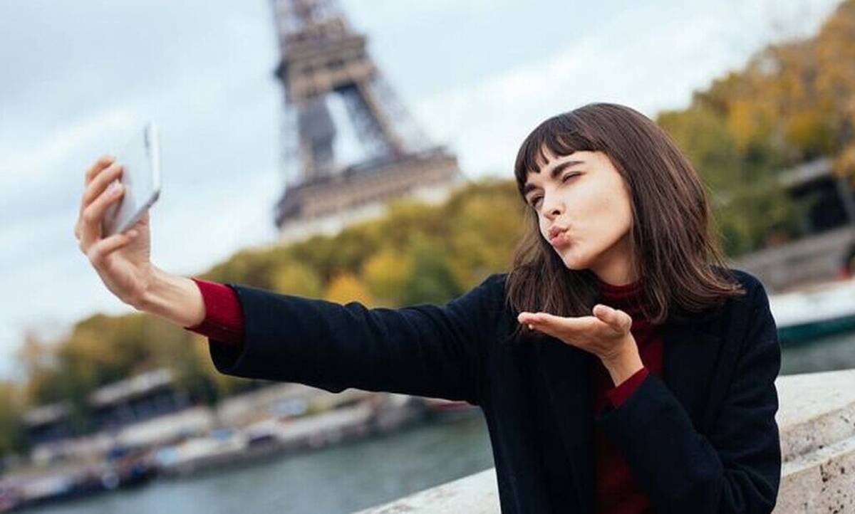 Γιατί δεν μας αρέσει ο εαυτός μας στις φωτογραφίες που βγάζουμε;