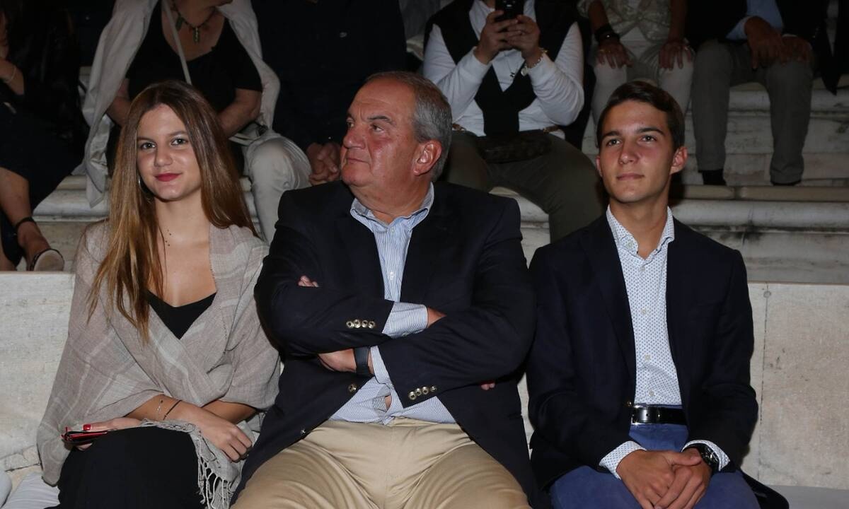 Τα δίδυμα του Κώστα Καραμανλή έγιναν 17 ετών και πρέπει να τα δεις!