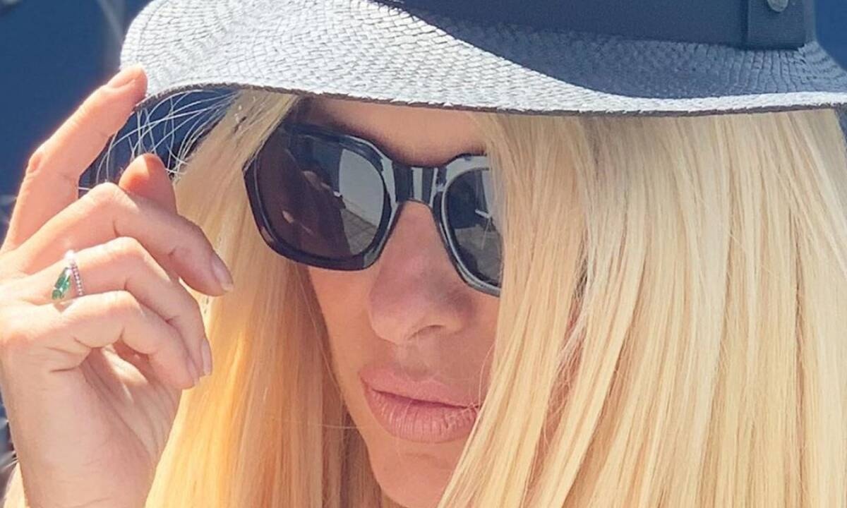 Ε δεν φαντάζεσαι ποια ζήτησε από την Ελένη Μενεγάκη να την κάνει follow