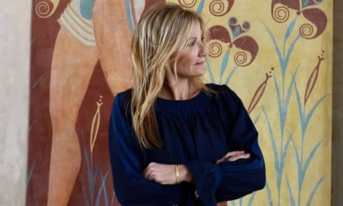 Η Μαρέβα Μητσοτάκη εντυπωσιάζει με το απαράμμιλο στιλ της στη Σαντορίνη