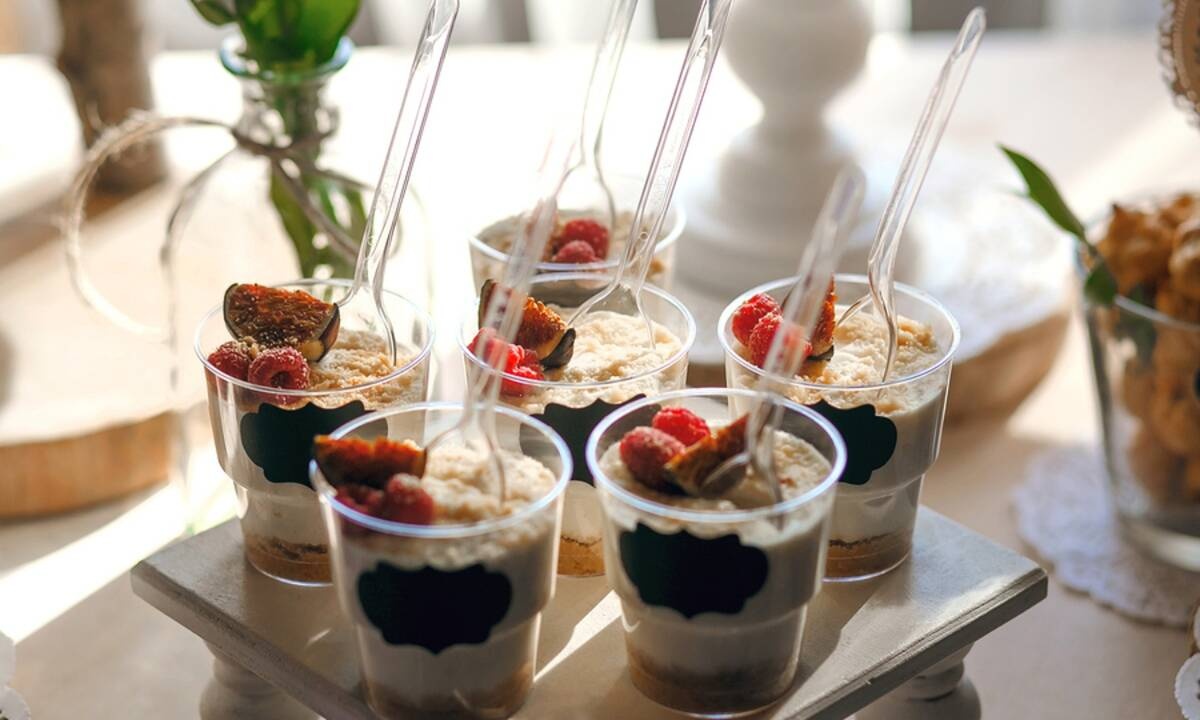 4 πανεύκολες συνταγές για δροσερά γλυκά που πρέπει να φτιάξετε ASAP