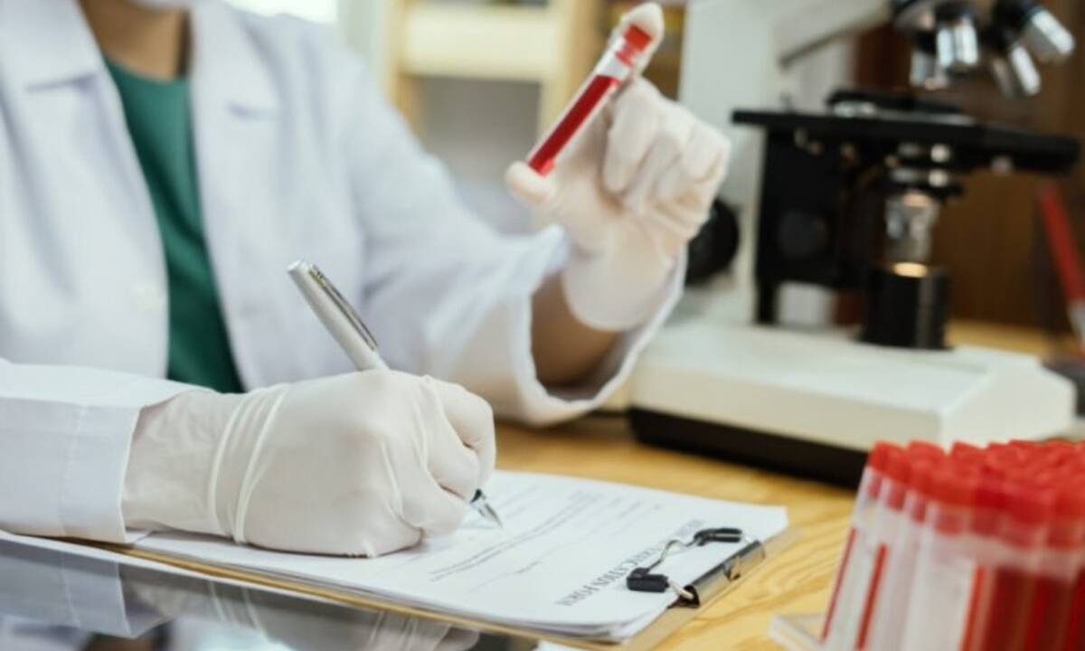 Απίθανα πράγματα που αποκαλύπτει για την υγεία μια απλή εξέταση αίματος (εικόνες)