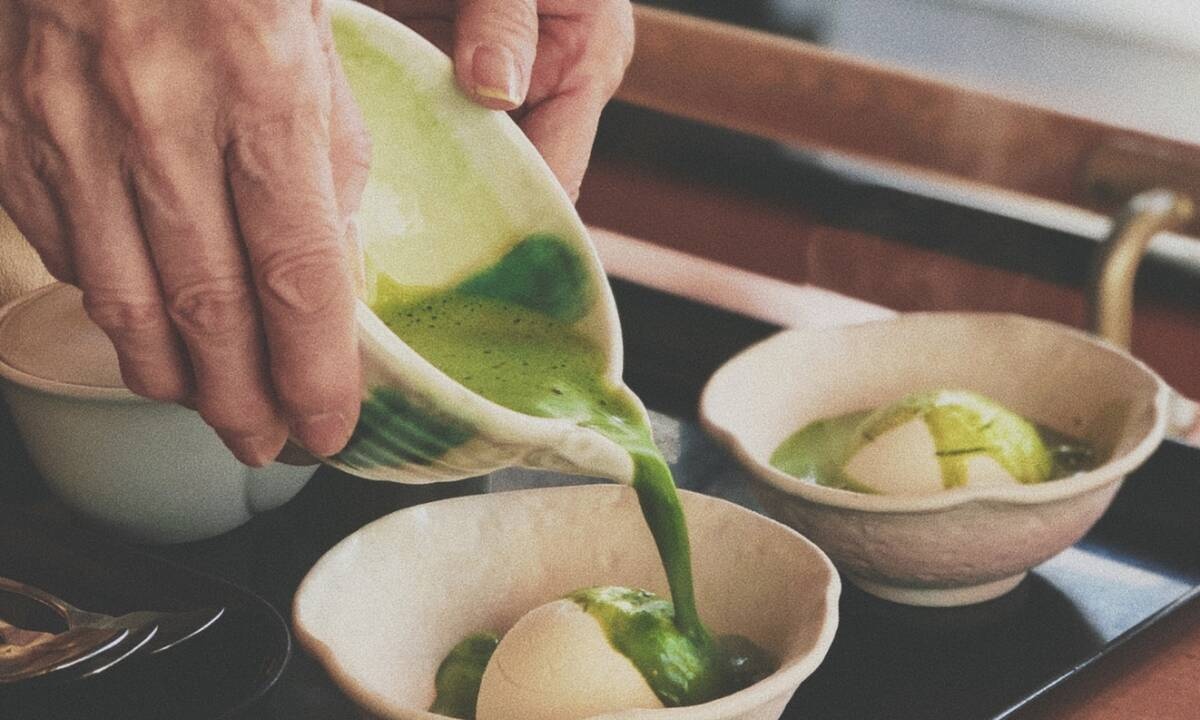 Δεν πίνεις matcha tea; Αυτό είναι το τέλειο τρικ για να φας τη σκόνη matcha αλλιώς