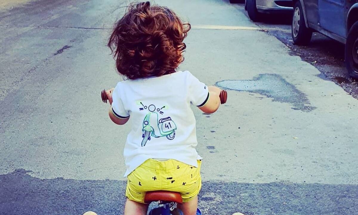 06.30 το πρωί έβγαλε βόλτα τον γνωστό Έλληνα μπαμπά του (pics)