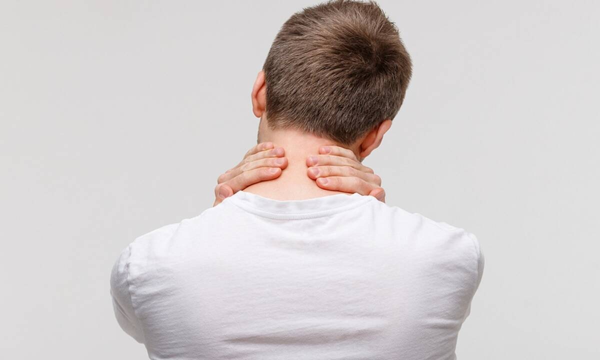 Πόνοι στον αυχένα: Πώς θα τους προλάβετε (εικόνες)
