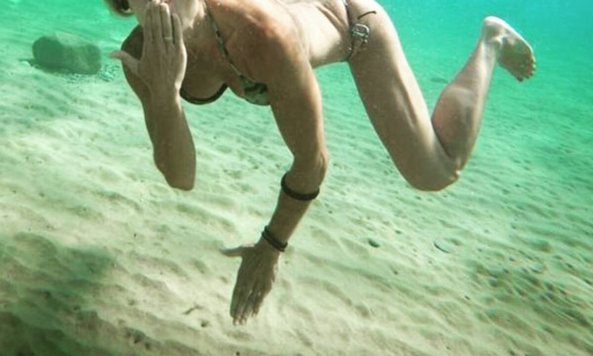 Μία από τις πιο hot μαμάδες της ελληνικής showbiz (pics)