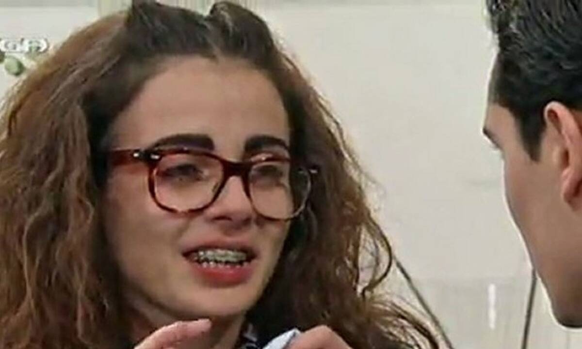 Μαρία η άσχημη: Η Μαρία γράφει ένα ποίημα για τον Αλέξη