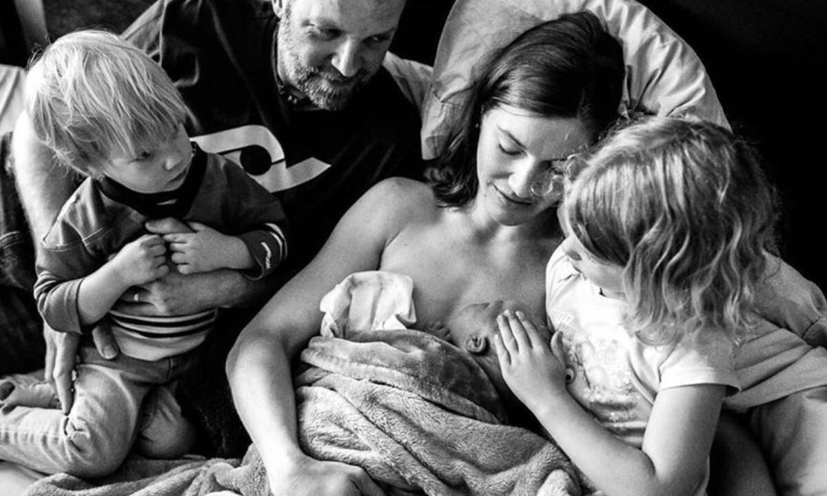 Ο τοκετός στο σπίτι μέσα από συγκλονιστικές φωτογραφίες (pics)