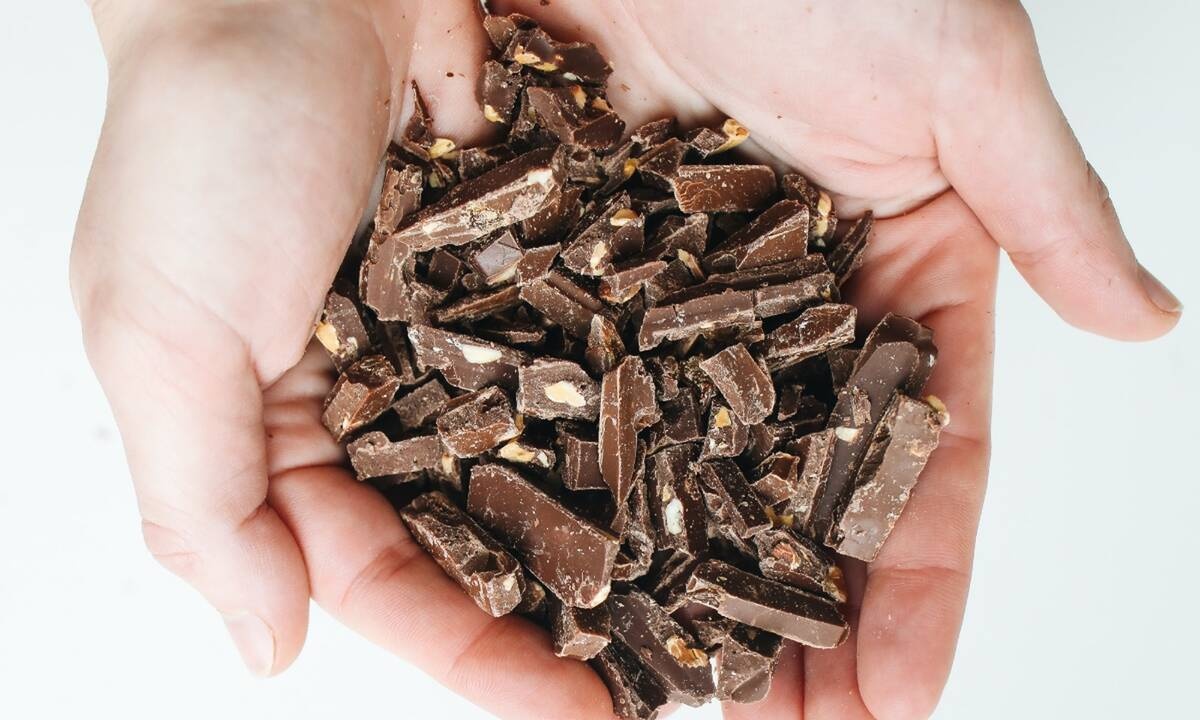 Μαύρη σοκολάτα: Τα 5 οφέλη που προσφέρει στο δέρμα σου