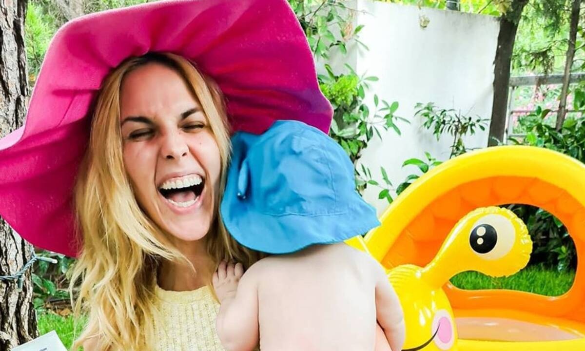 Μαντώ Γαστεράτου: Στη δουλειά με το μωρό της - Δείτε βίντεο