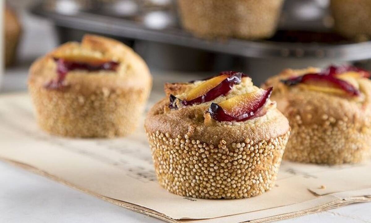 Muffins με κινόα και δαμάσκηνα από τον Άκη Πετρετζίκη!