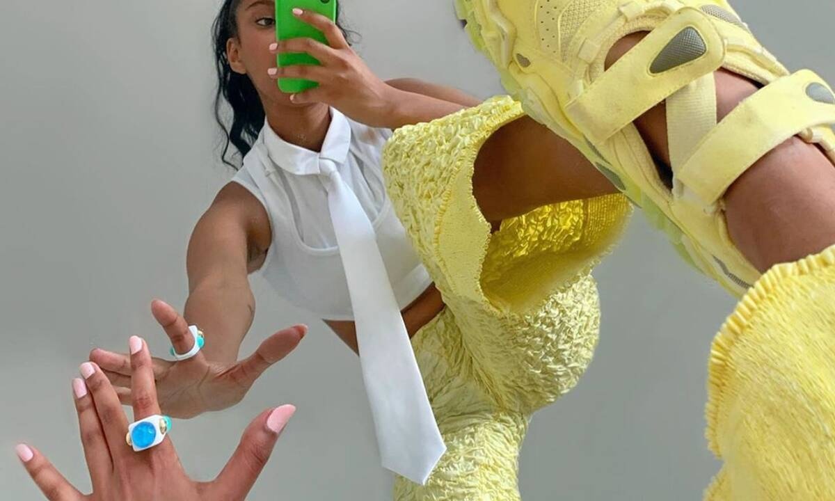 5 tips για να πας τις mirror selfies σου σε άλλο level