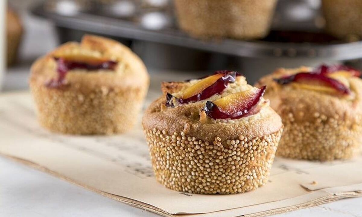 Λαχταριστά muffins με κινόα και δαμάσκηνα από τον Άκη Πετρετζίκη! 