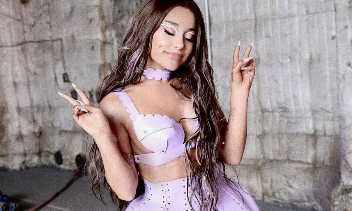 H mirror selfie της Ariana Grande με τα 8 εκ. likes σε μία μέρα