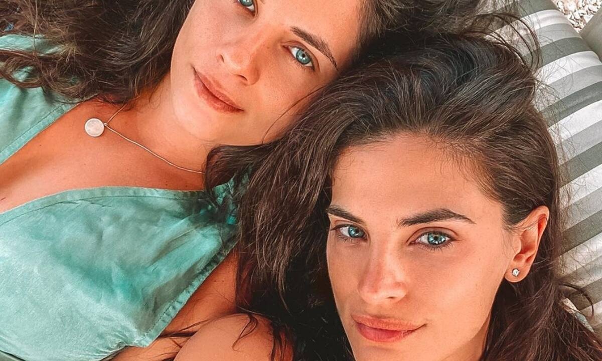 Ελίνα και Χριστίνα Μπόμπα: Τους θάμπωσαν όλους σε οικογενειακή βάφτιση