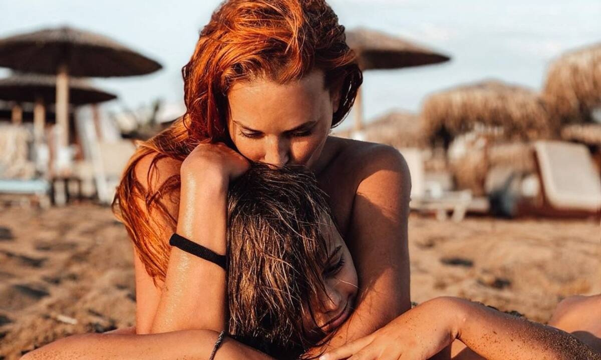 Σίσσυ Χρηστίδου:Η τούρτα για τα γενέθλια του γιου της και τα πυροτεχνήματα