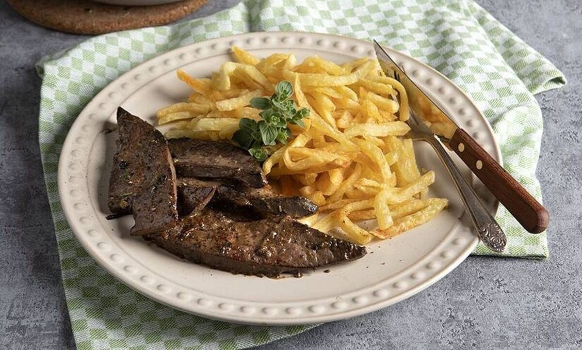 Ο Άκης Πετρετζίκης μας δίνει τη συνταγή του για συκώτι ριγανάτο