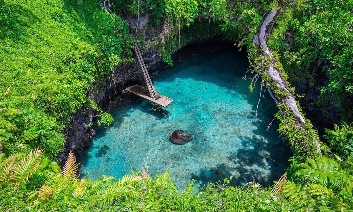 8 απίστευτα μέρη που γεννήθηκαν για τις καλοκαιρινές βουτιές σου