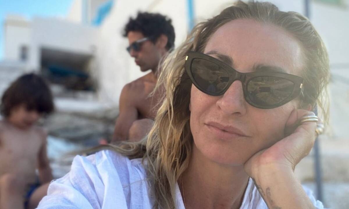 Ρούλα Ρέβη: Έτσι θέλει να θυμάται τα παιδιά της (pics)