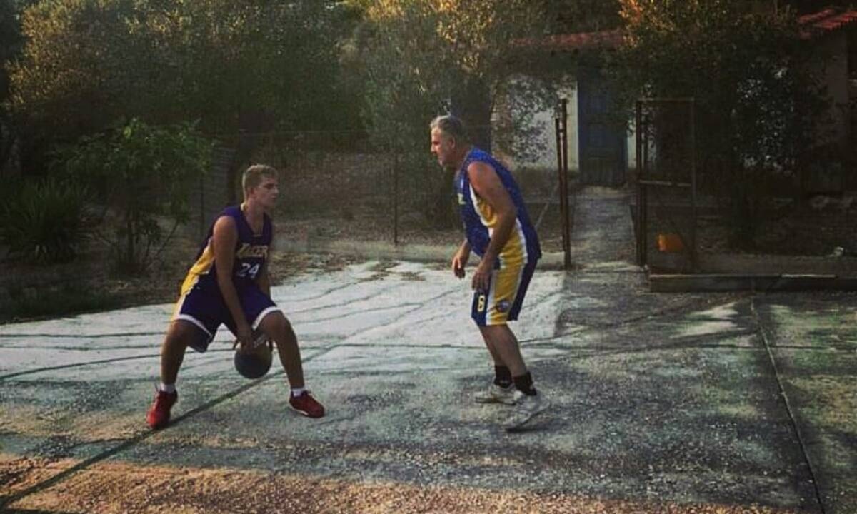 Πάσχαλης & Αχιλλέας Τσαρούχας: Μπαμπάς & γιος παίζουν μπάσκετ-Υπέροχες φώτο