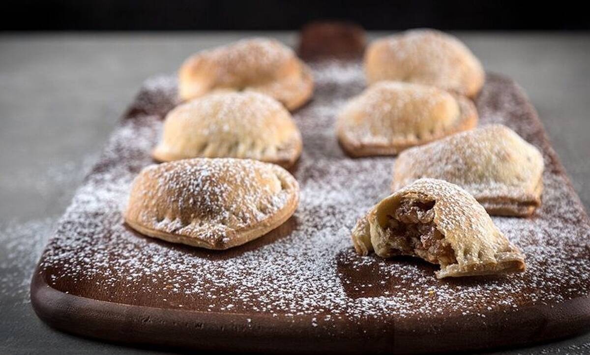 Κουλουράκια γεμιστά με γλυκό του κουταλιού σταφύλι από τον Άκη Πετρετζίκη