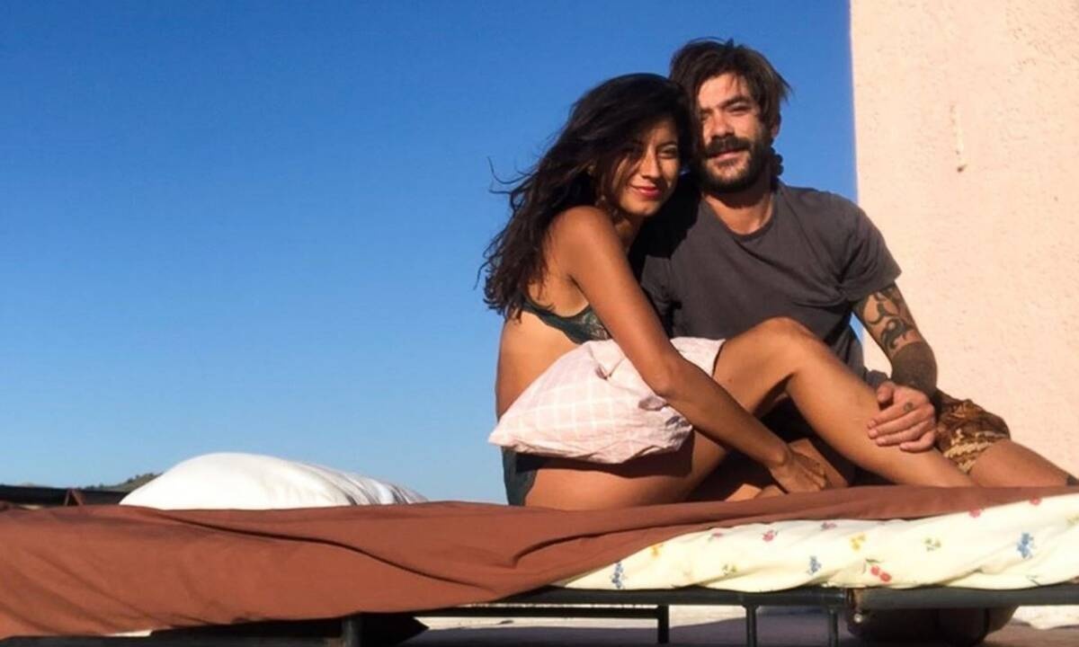 Lotus Vrijma: η σύντροφος του Γιώργου Λασκαρίδη ποζάρει topless