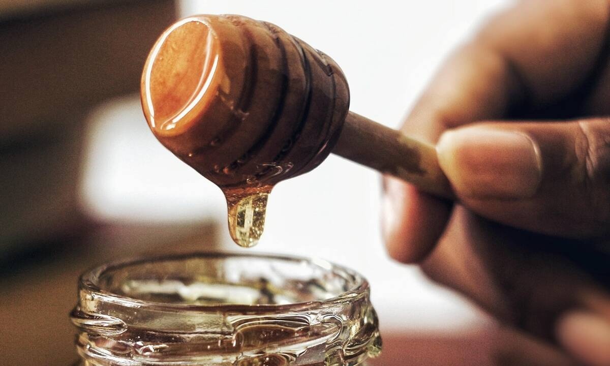 Πώς η χρήση του μελιού είναι ευεργετική για το πρόσωπό σου