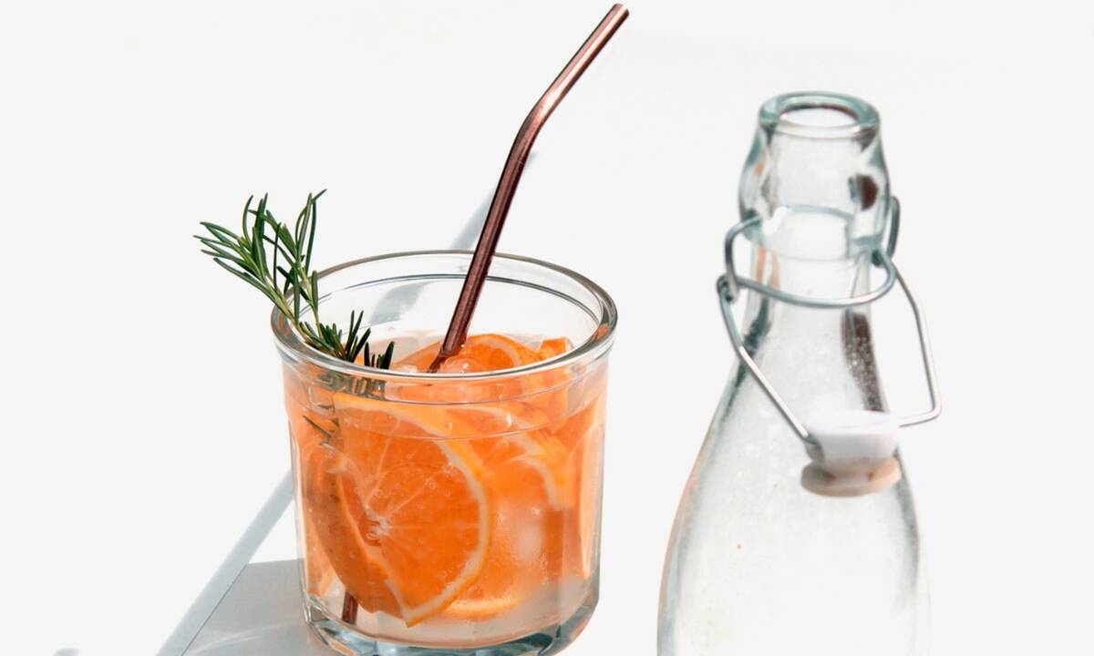 Το detox ρόφημα που πρέπει να πίνεις πριν καν πεις «καλημέρα»