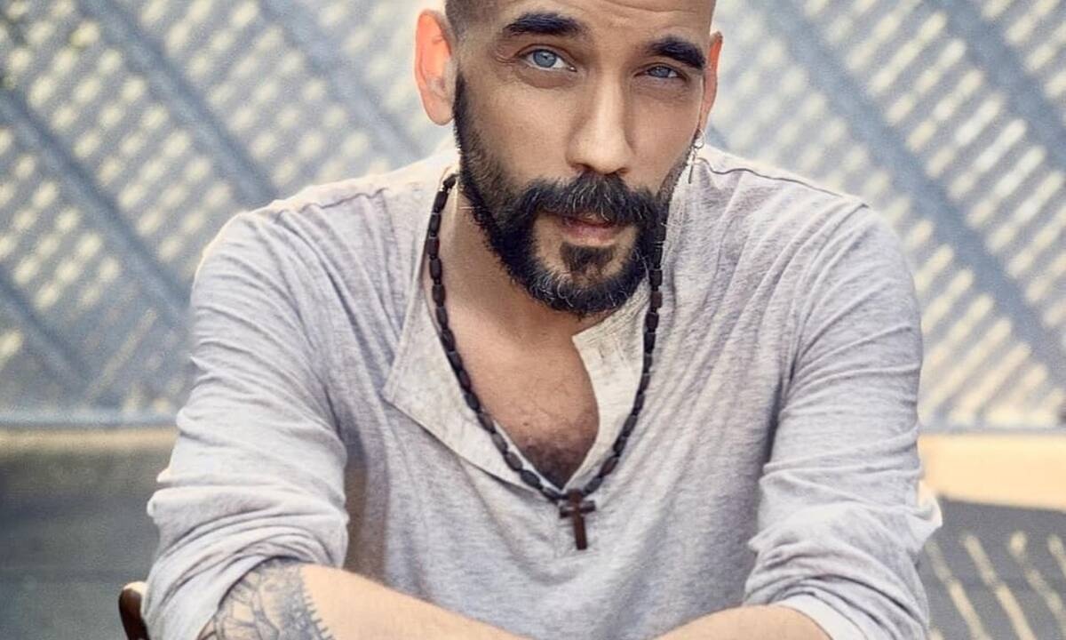 Ο Πάνος Μουζουράκης δεν κρύβει πια τη νέα του σχέση (video)