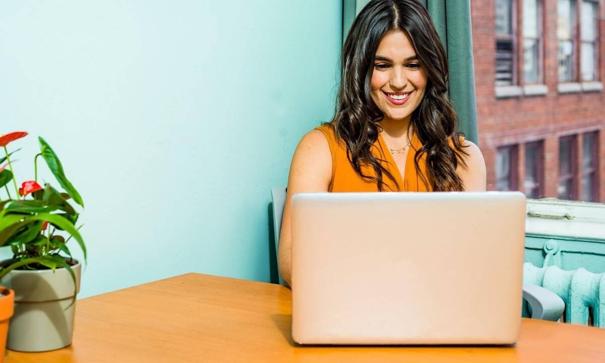 Εργάζεσαι στον ιδιωτικό τομέα; Δες εδώ πόσα θα χάσεις από το Δώρο Χριστουγέννων