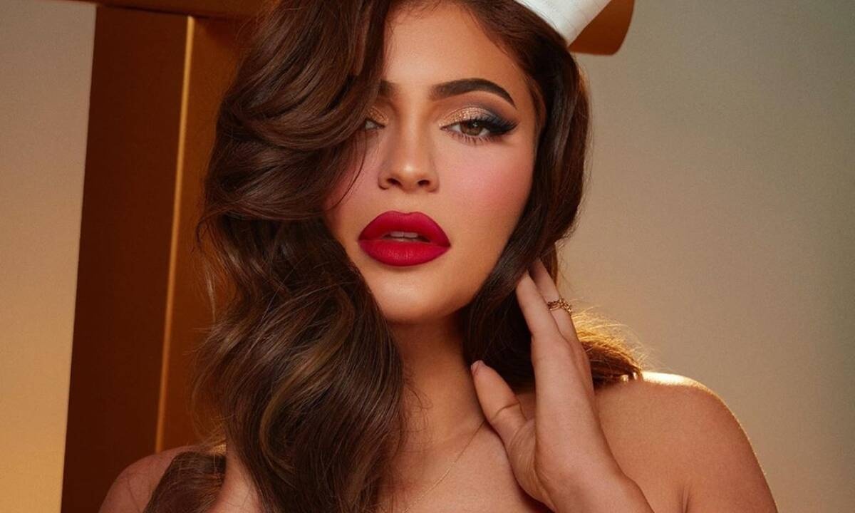 Kylie Jenner: Μπορείς να φανταστείς τι έχει στην τσάντα 24.000 δολαρίων της;