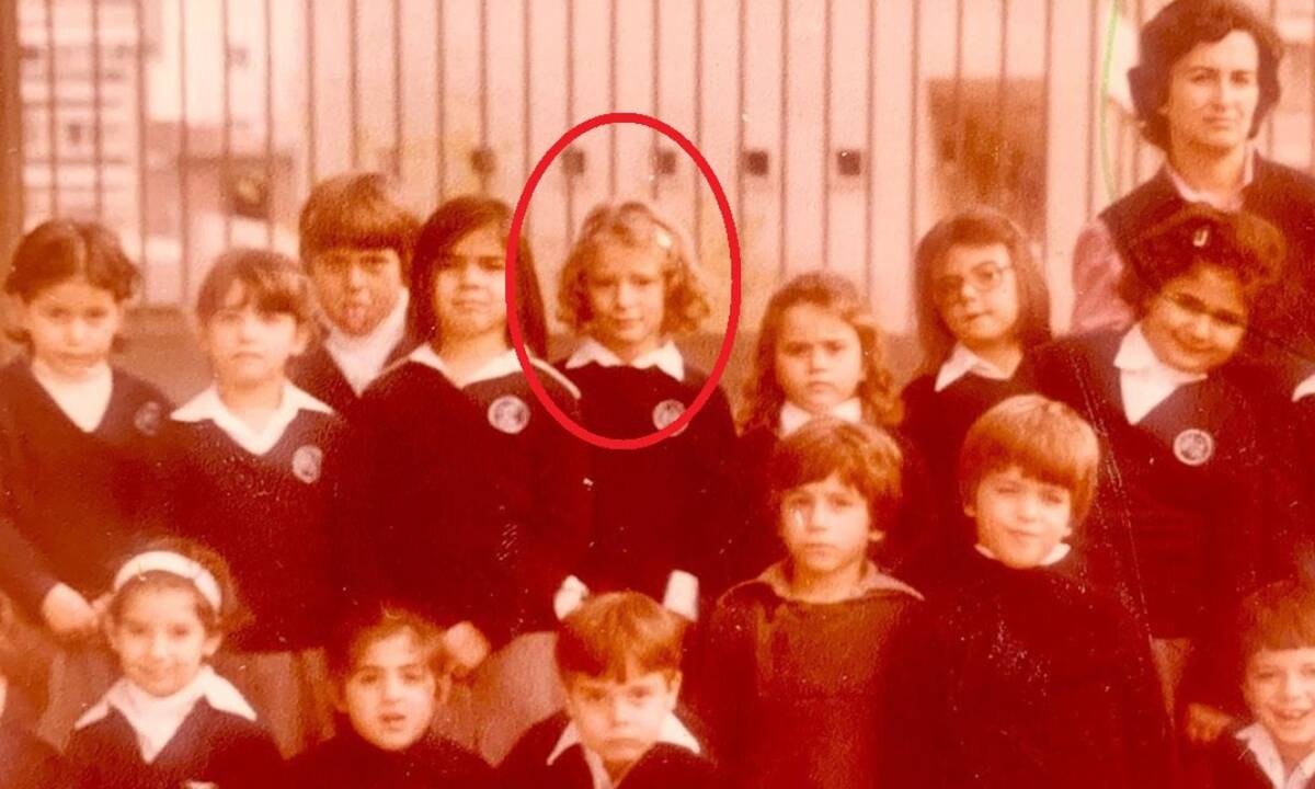 Αναγνωρίζετε την Ελληνίδα ηθοποιό της φωτογραφίας;