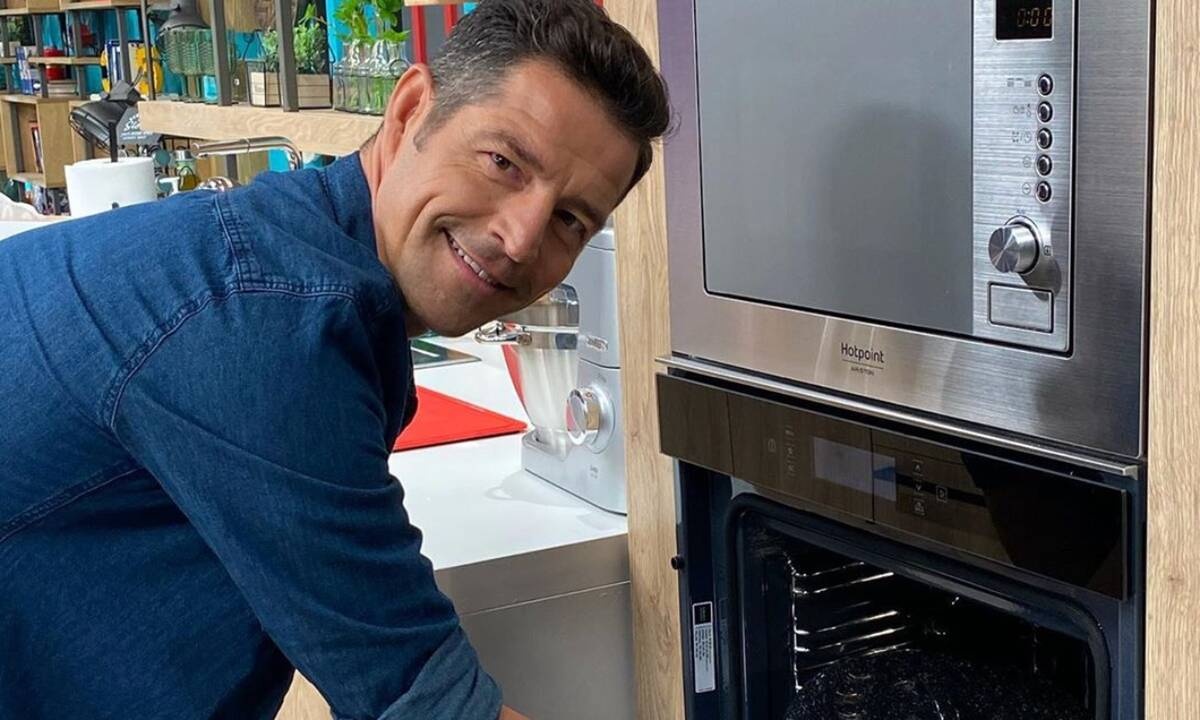 Η συνταγή του Απόστολου Ρουβά για σπανακοπιτάκια και γλυκό τραχανά