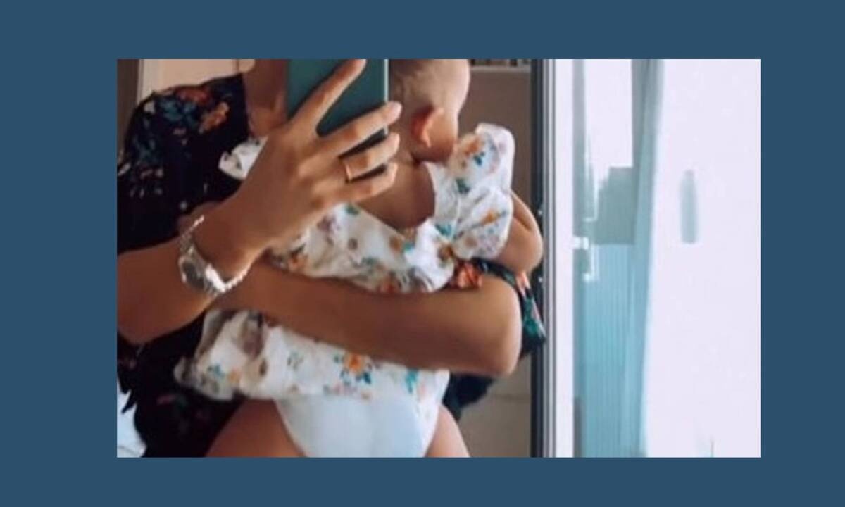 Διάσημη Ελληνίδα μαμά ντύθηκε ασορτί με την μπέμπα της