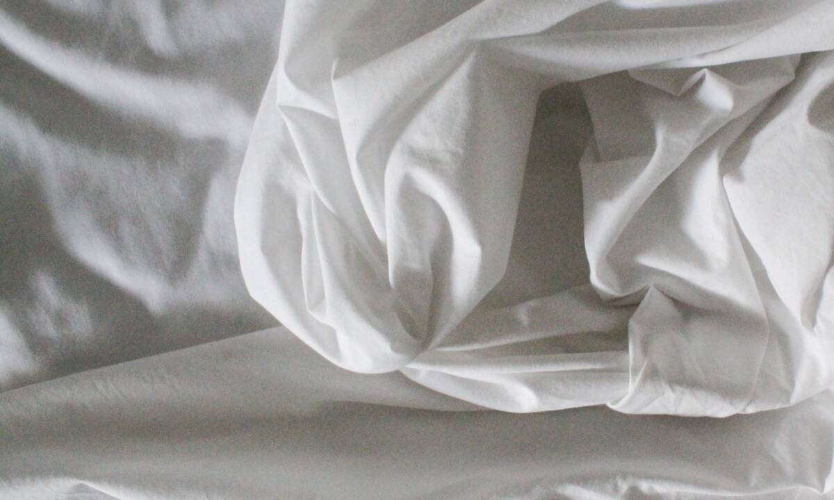 Πόσο συχνά πρέπει να πλένεις τα σεντόνια σου, σύμφωνα με τους ειδικούς;