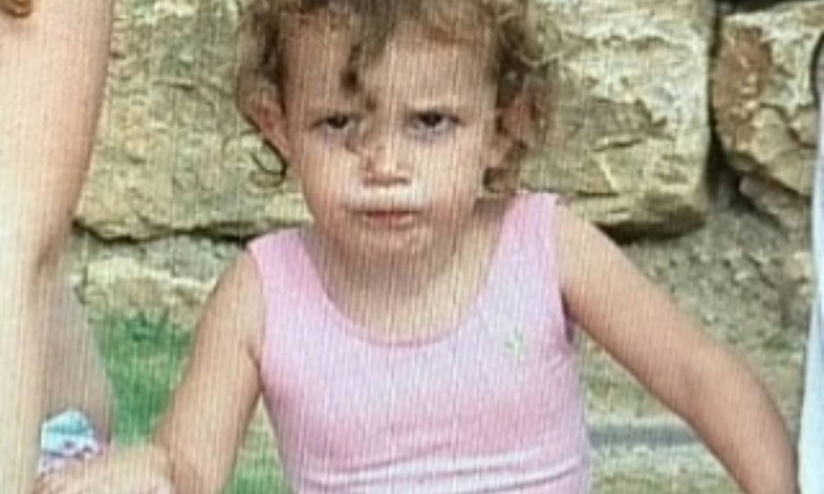 Ποια διάσημη ηθοποιός να είναι το κοριτσάκι της photo;