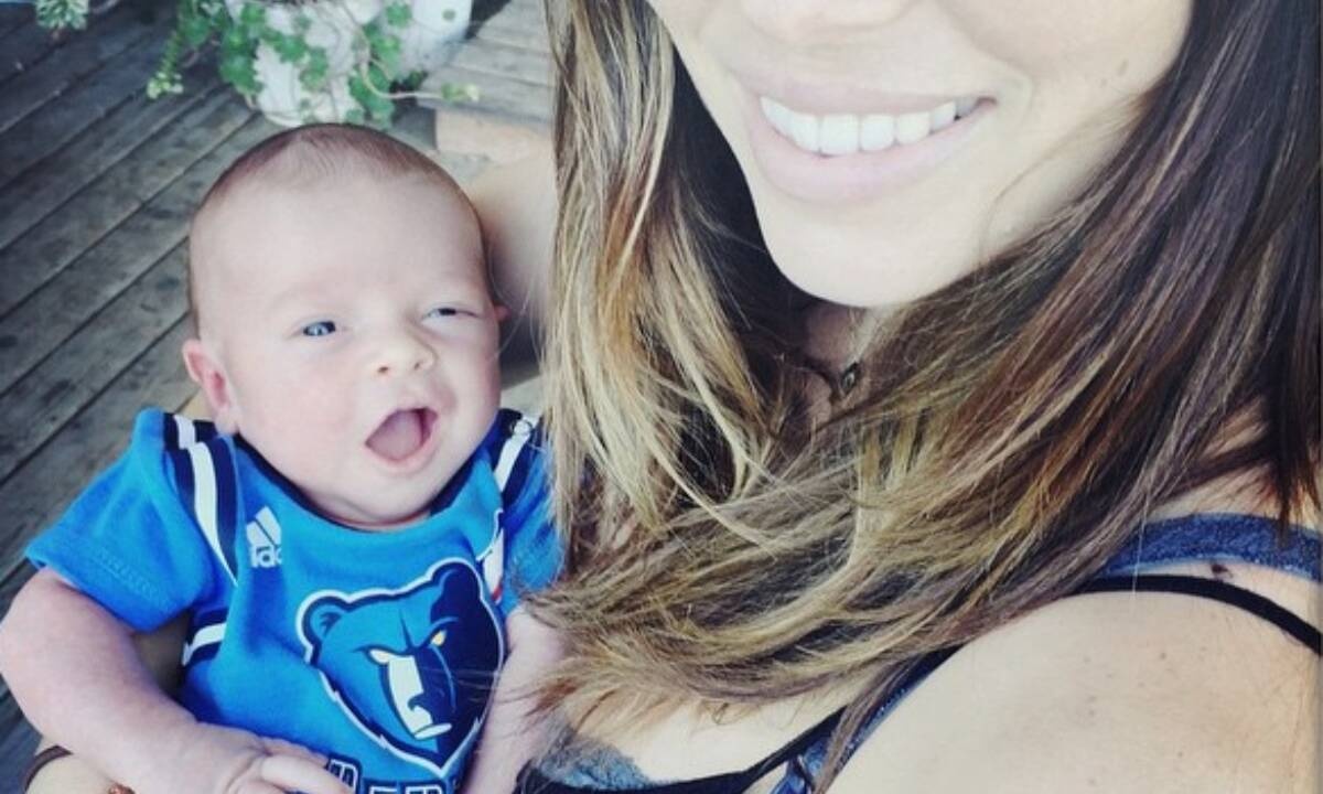 Τρεις μήνες μετά τη μυστική γέννα, η ηθοποιός μας μας δείχνει το σώμα της