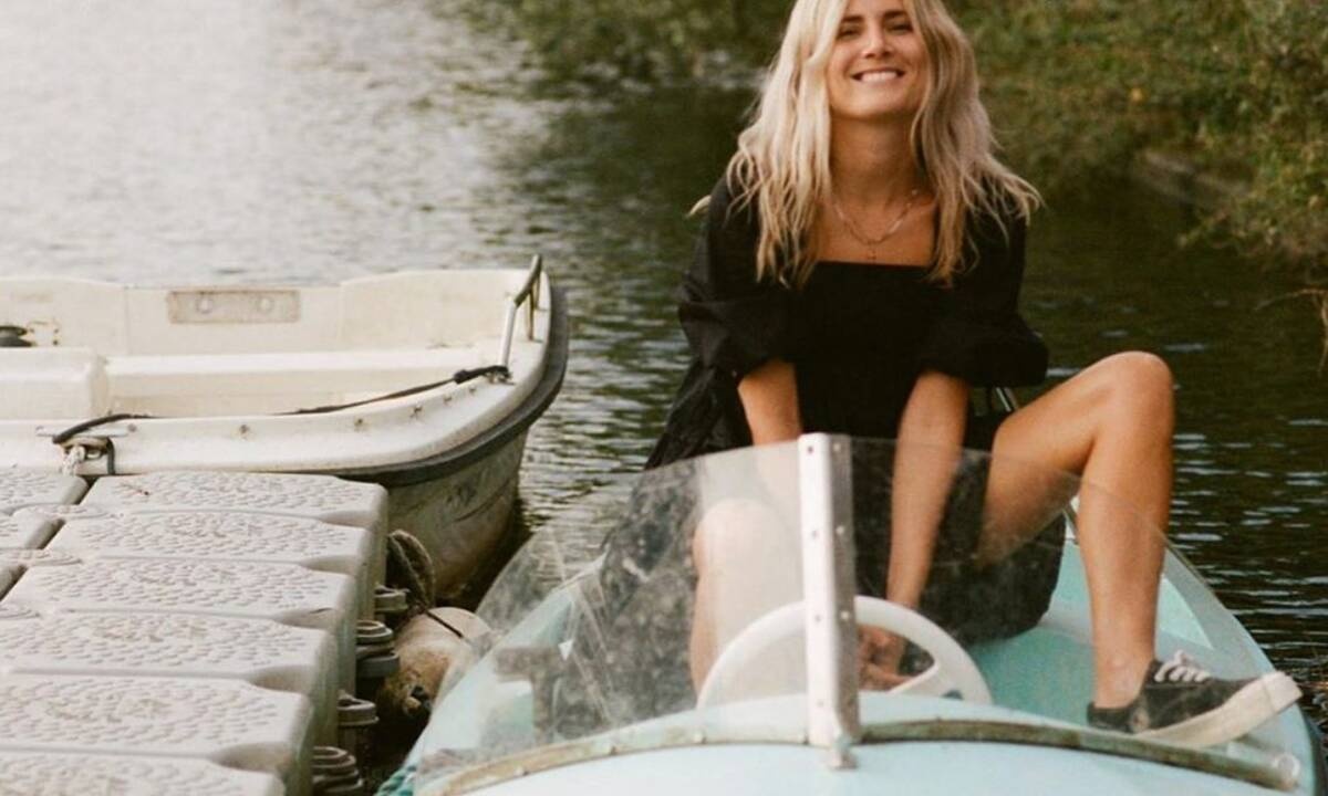 Square Neck: Mία τάση από τη βικτωριανή εποχή ήρθε φέτος για να μείνει