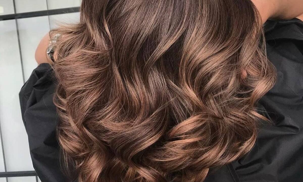 #trending! Αυτή είναι η πιο hot απόχρωση για τα καστανά μαλλιά
